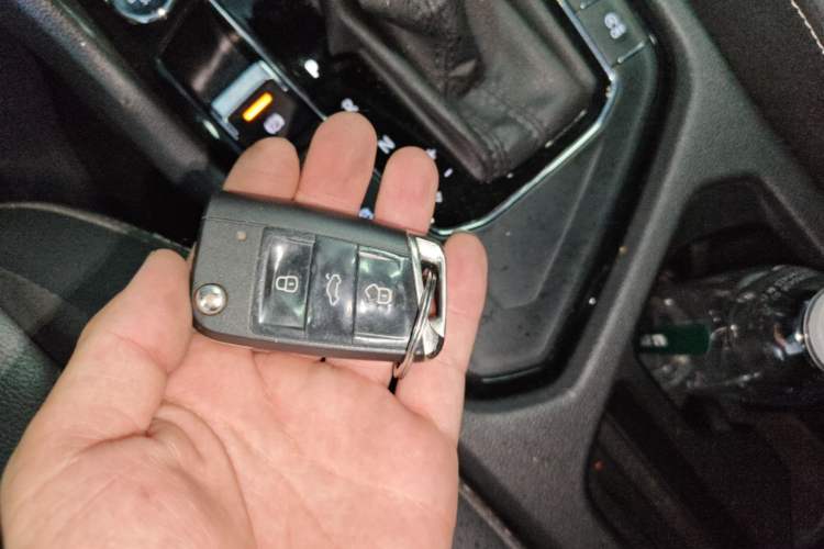 Used Volkswagen Tiguan L 2017 380TSI Automatic All-Wheel-Drive Luxury Edition Vehicle Key