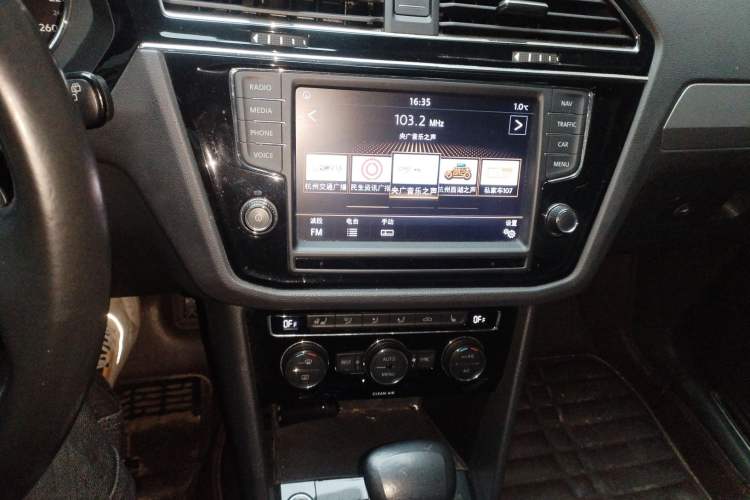 Used Volkswagen Tiguan L 2017 330TSI Automatic Two-Wheel Drive Flagship Edition Audio And AC Panel
