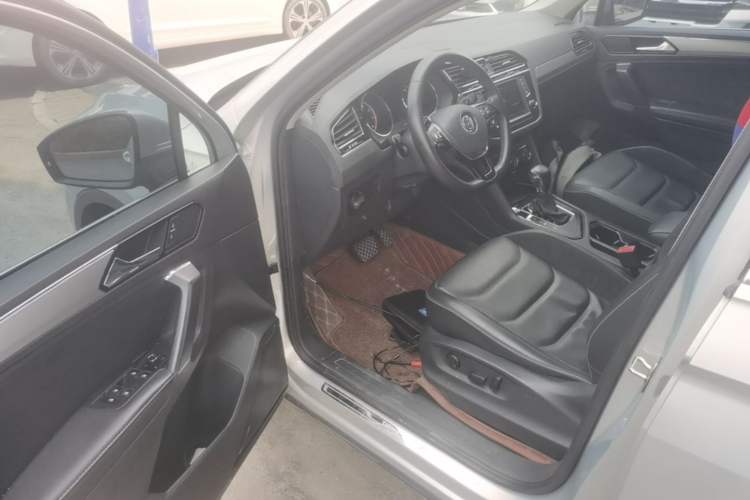 Used Volkswagen Tiguan L 2017 330TSI Automatic Two-Wheel Drive Luxury Edition Driver Seat