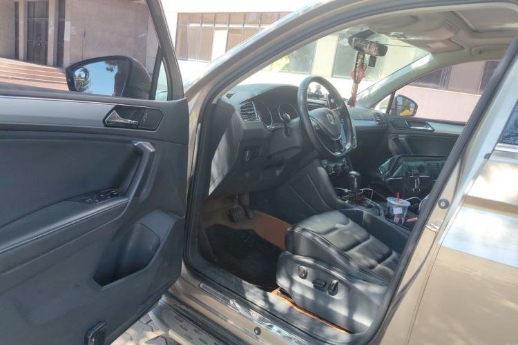 Used Volkswagen Tiguan L 2017 330TSI Automatic Two-Wheel Drive Luxury Edition Driver Seat