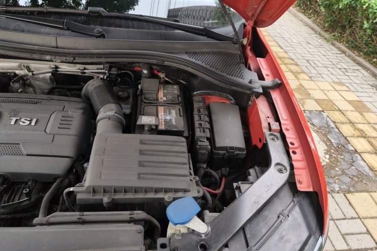 Used Volkswagen Tiguan L 2017 330TSI Automatic Two-Wheel Drive Flagship Edition Engine Bay Left