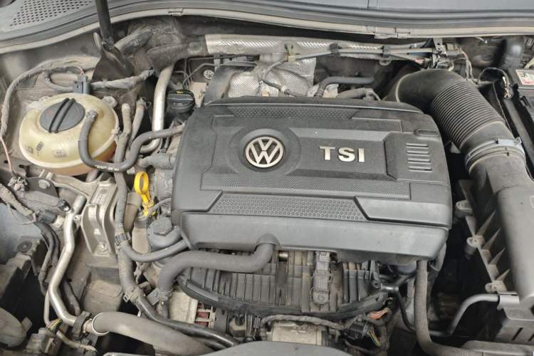 Used Volkswagen Tiguan L 2017 330TSI Automatic Two-Wheel Drive Luxury Edition Engine Bay