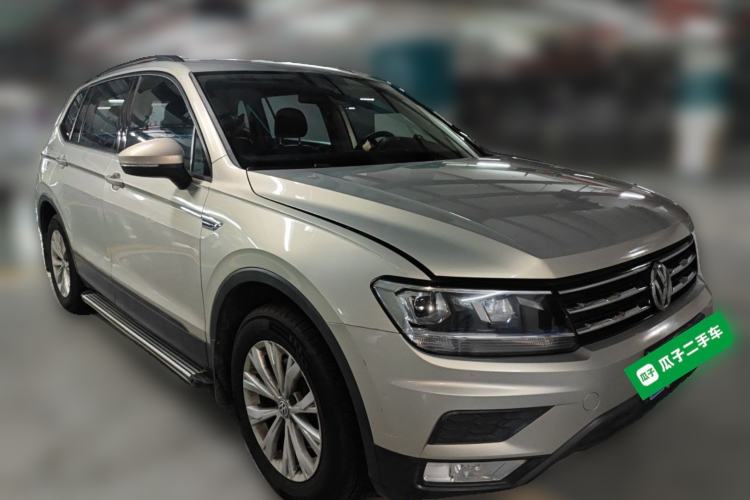 Used Volkswagen Tiguan L 2017 330TSI Automatic Two-Wheel Drive Luxury Edition Front Right 45 Deg