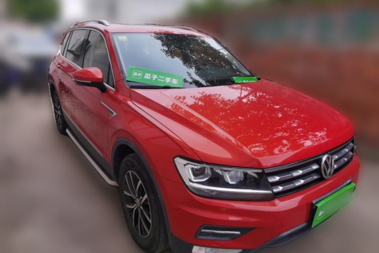 Used Volkswagen Tiguan L 2017 330TSI Automatic Two-Wheel Drive Luxury Edition Front Right 45 Deg