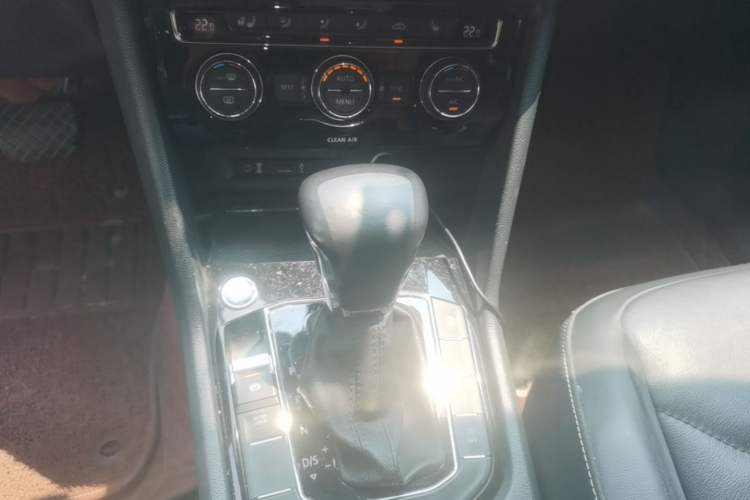 Used Volkswagen Tiguan L 2017 330TSI Automatic Two-Wheel Drive Luxury Edition Gear Lever