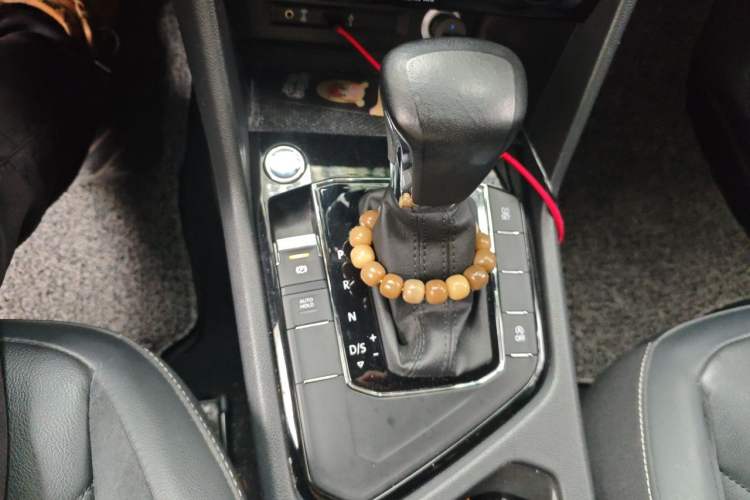 Used Volkswagen Tiguan L 2017 330TSI Automatic Two-Wheel Drive Luxury Edition Gear Lever