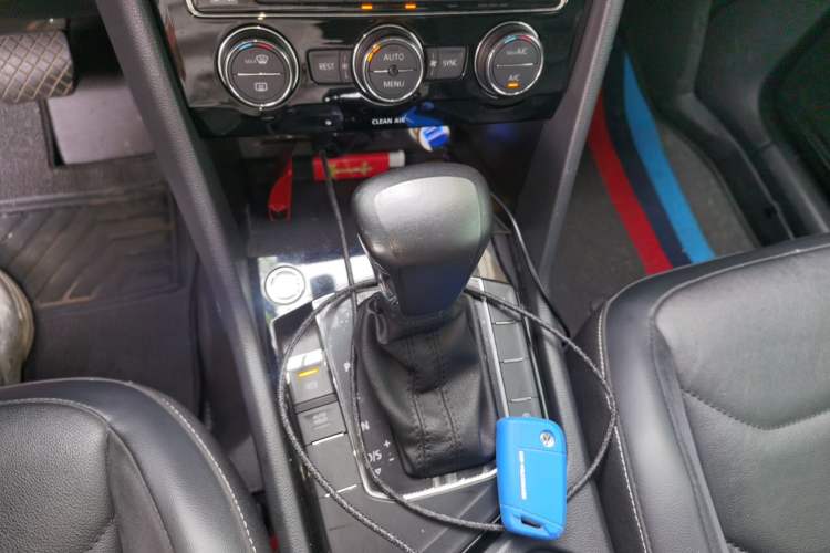 Used Volkswagen Tiguan L 2017 330TSI Automatic Two-Wheel Drive Luxury Edition Gear Lever