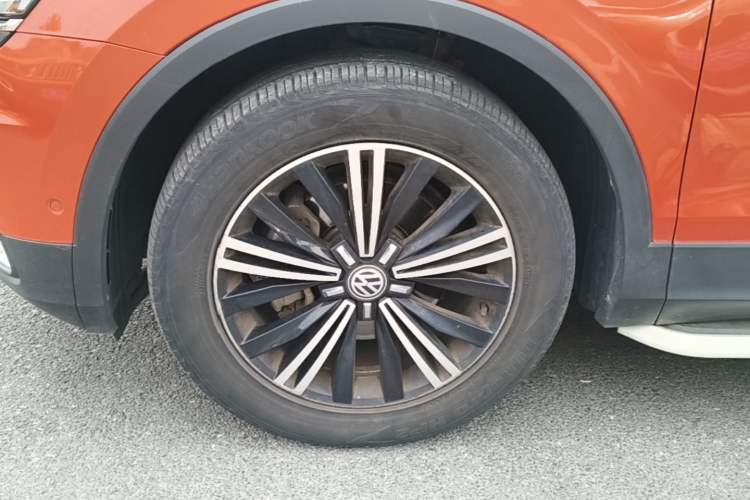 Used Volkswagen Tiguan L 2017 330TSI Automatic Two-Wheel Drive Flagship Edition Left Front Wheel Hub