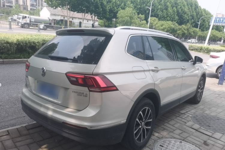 Used Volkswagen Tiguan L 2017 330TSI Automatic Two-Wheel Drive Luxury Edition Rear Right 45 Deg