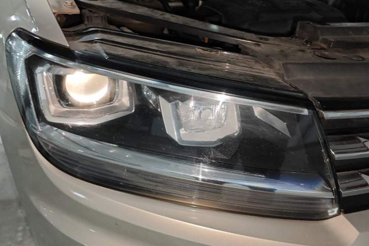 Used Volkswagen Tiguan L 2017 330TSI Automatic Two-Wheel Drive Luxury Edition Right Front Headlight