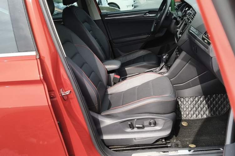 Used Volkswagen Tiguan L 2017 330TSI Automatic Two-Wheel Drive Flagship Edition Right Front Seat