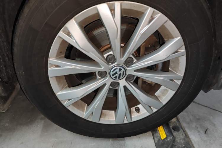 Used Volkswagen Tiguan L 2017 330TSI Automatic Two-Wheel Drive Luxury Edition Right Front Wheel Hub