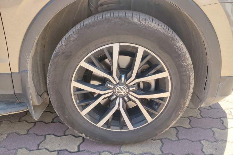 Used Volkswagen Tiguan L 2017 330TSI Automatic Two-Wheel Drive Luxury Edition Right Front Wheel Hub