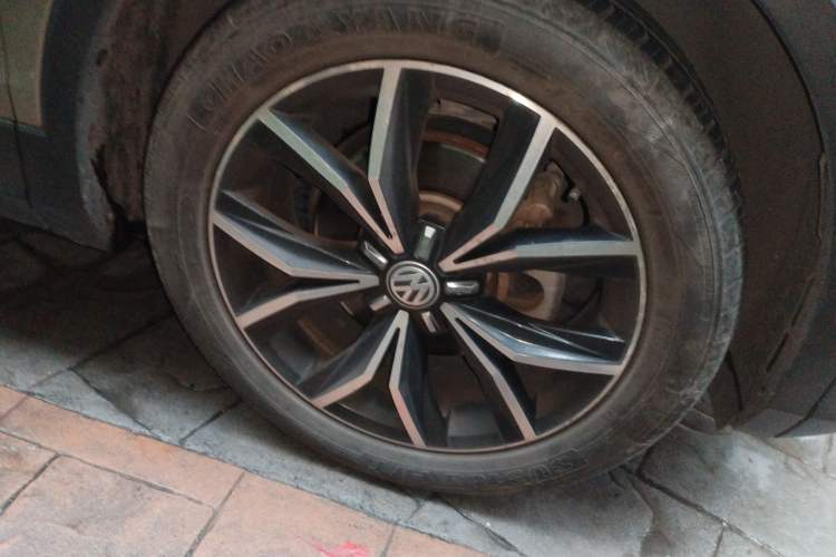 Used Volkswagen Tiguan L 2017 330TSI Automatic Two-Wheel Drive Flagship Edition Right Front Wheel Hub