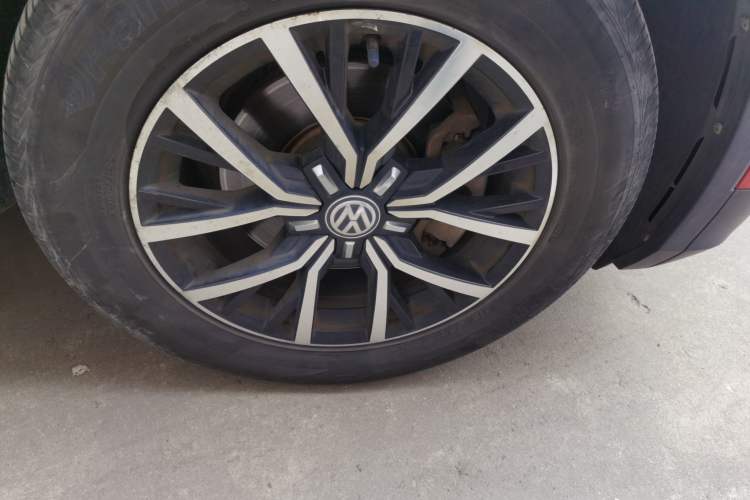 Used Volkswagen Tiguan L 2017 330TSI Automatic Two-Wheel Drive Luxury Edition Right Front Wheel Hub