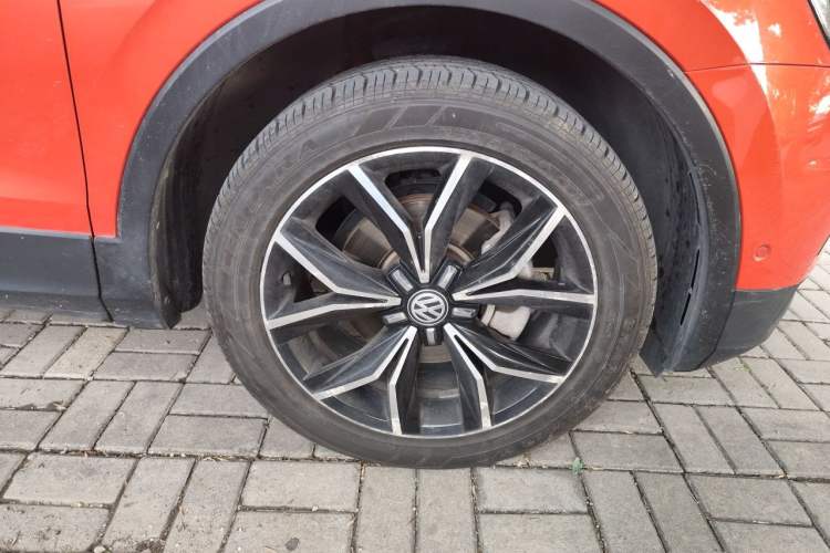 Used Volkswagen Tiguan L 2017 330TSI Automatic Two-Wheel Drive Flagship Edition Right Front Wheel Hub