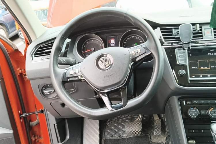 Used Volkswagen Tiguan L 2017 330TSI Automatic Two-Wheel Drive Flagship Edition Steering Wheel