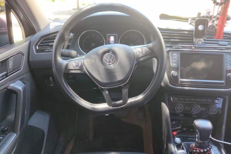 Used Volkswagen Tiguan L 2017 330TSI Automatic Two-Wheel Drive Luxury Edition Steering Wheel