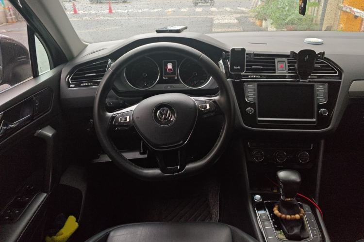 Used Volkswagen Tiguan L 2017 330TSI Automatic Two-Wheel Drive Luxury Edition Steering Wheel