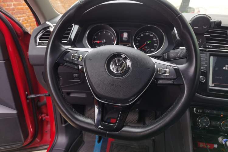 Used Volkswagen Tiguan L 2017 330TSI Automatic Two-Wheel Drive Luxury Edition Steering Wheel