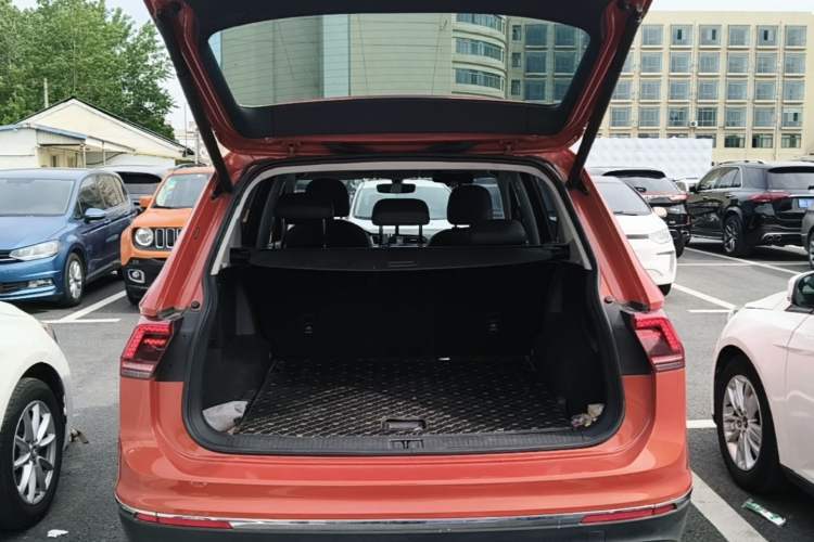 Used Volkswagen Tiguan L 2017 330TSI Automatic Two-Wheel Drive Flagship Edition Trunk