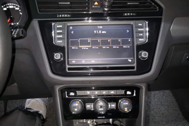 Used Volkswagen Tiguan L 2018 330TSI Automatic Two-Wheel Drive Comfort Edition Audio And AC Panel