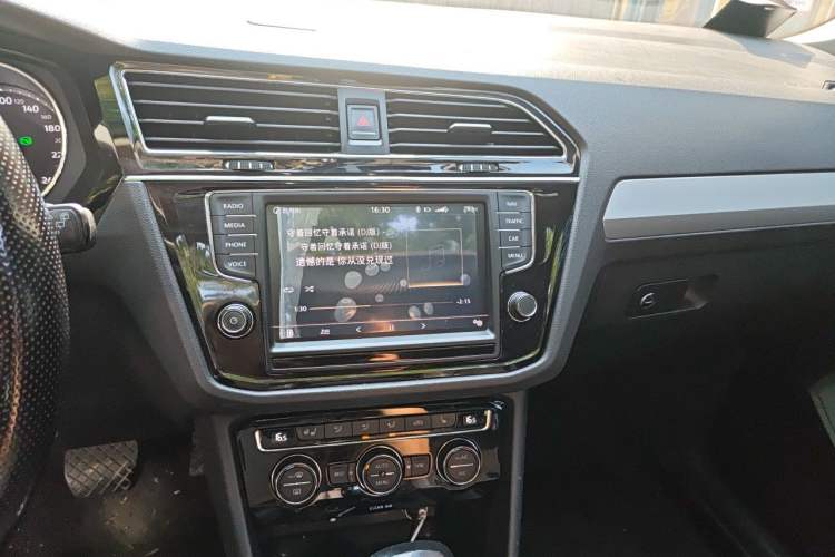 Used Volkswagen Tiguan L 2018 Facelift 330TSI Automatic Two-Wheel Drive Luxury Edition Audio And AC Panel