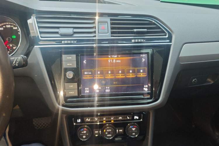 Used Volkswagen Tiguan L 2018 Facelift 330TSI Automatic Two-Wheel Drive Luxury Edition Audio And AC Panel