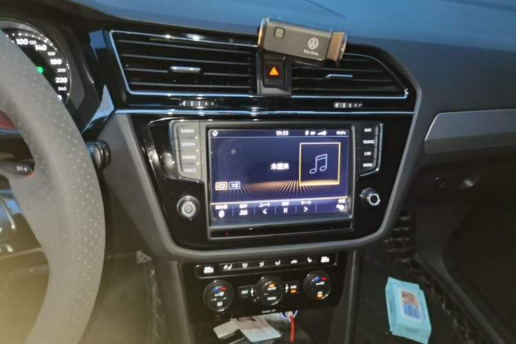 Used Volkswagen Tiguan L 2018 330TSI Automatic Two-Wheel Drive Luxury Edition Audio And AC Panel