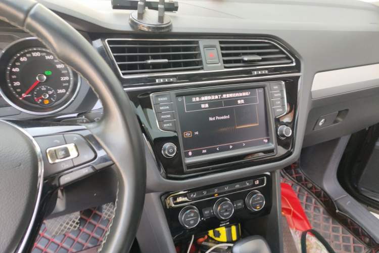 Used Volkswagen Tiguan L 2018 Facelift 330TSI Automatic Two-Wheel Drive Luxury Edition Audio And AC Panel