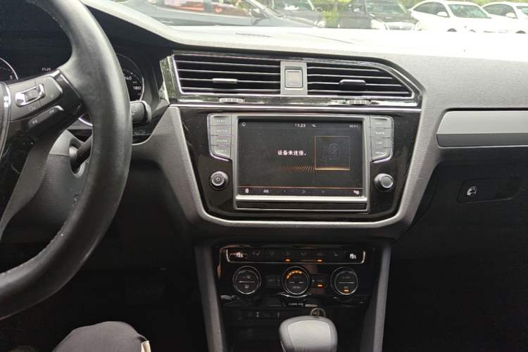 Used Volkswagen Tiguan L 2018 330TSI Automatic Two-Wheel Drive Luxury Edition Audio And AC Panel