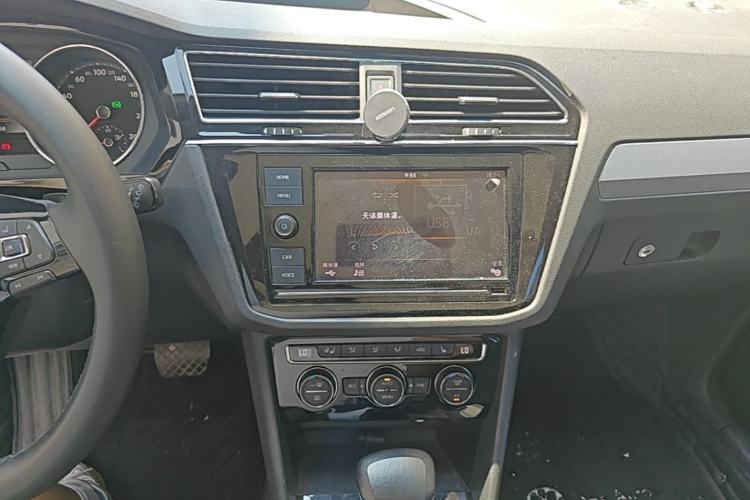 Used Volkswagen Tiguan L 2018 Facelift 330TSI Automatic Two-Wheel Drive Luxury Edition Audio And AC Panel