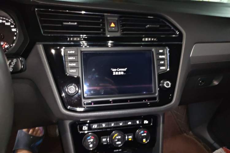 Used Volkswagen Tiguan L 2018 Revised Version 380TSI Automatic All-Wheel Drive Flagship Edition Audio And AC Panel