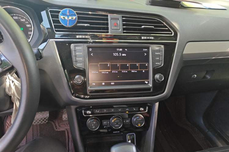 Used Volkswagen Tiguan L 2018 380TSI Automatic All-Wheel Drive Luxury Edition Audio And AC Panel