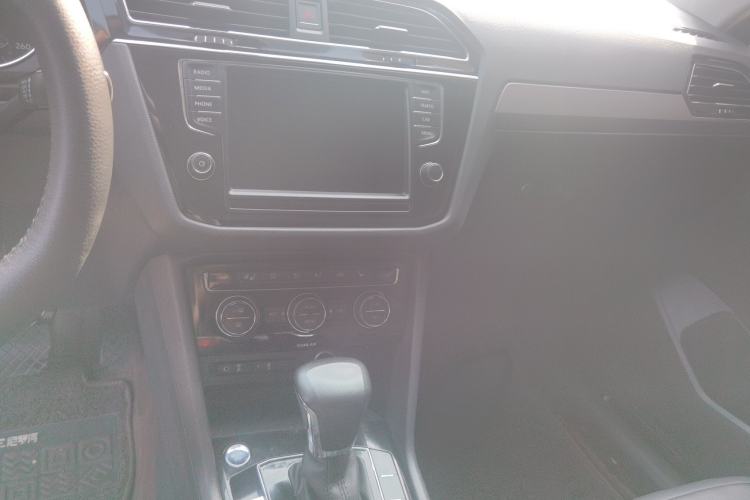 Used Volkswagen Tiguan L 2018 330TSI Automatic Two-Wheel Drive Luxury Edition Audio And AC Panel