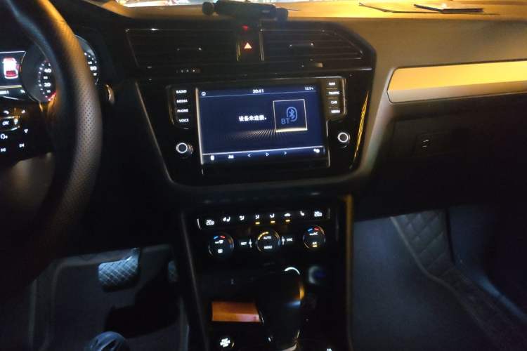 Used Volkswagen Tiguan L 2018 380TSI Automatic All-Wheel Drive Luxury Edition Audio And AC Panel