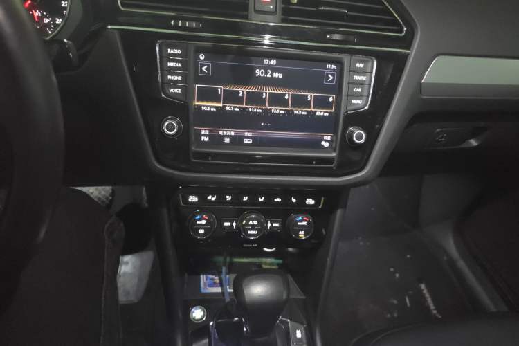 Used Volkswagen Tiguan L 2018 330TSI Automatic Two-Wheel Drive Luxury Edition Audio And AC Panel