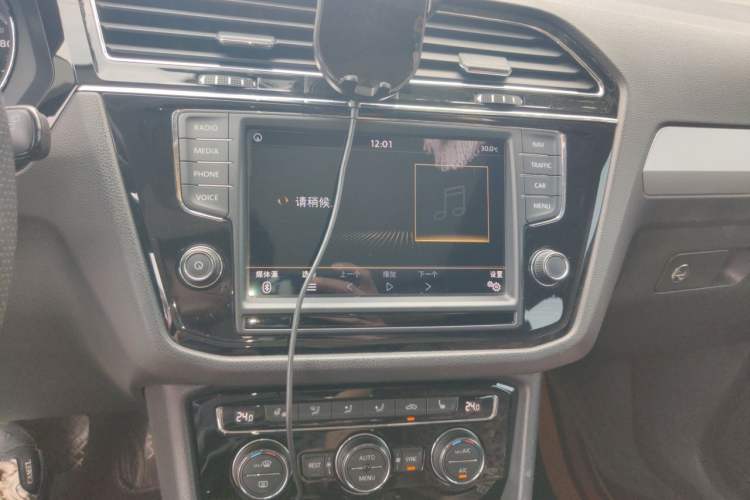 Used Volkswagen Tiguan L 2018 380TSI Automatic All-Wheel Drive Luxury Edition Audio And AC Panel