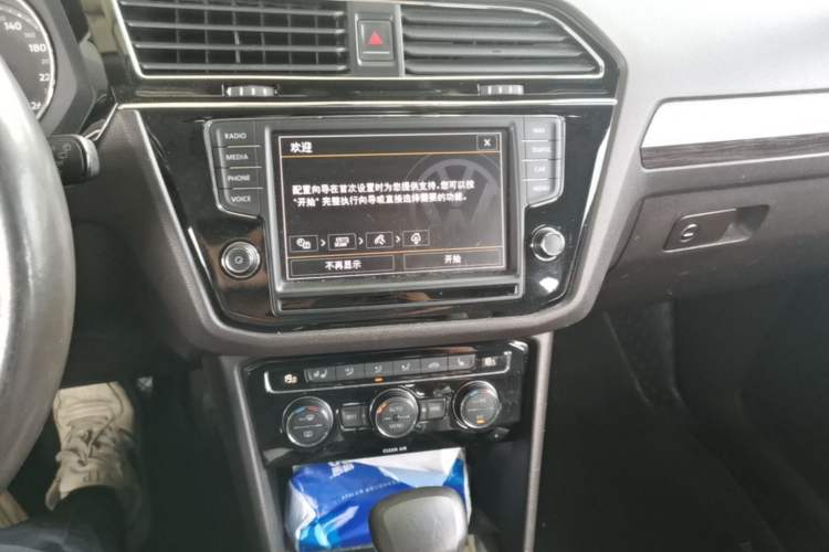 Used Volkswagen Tiguan L 2018 330TSI Automatic Two-Wheel Drive Luxury Edition Audio And AC Panel