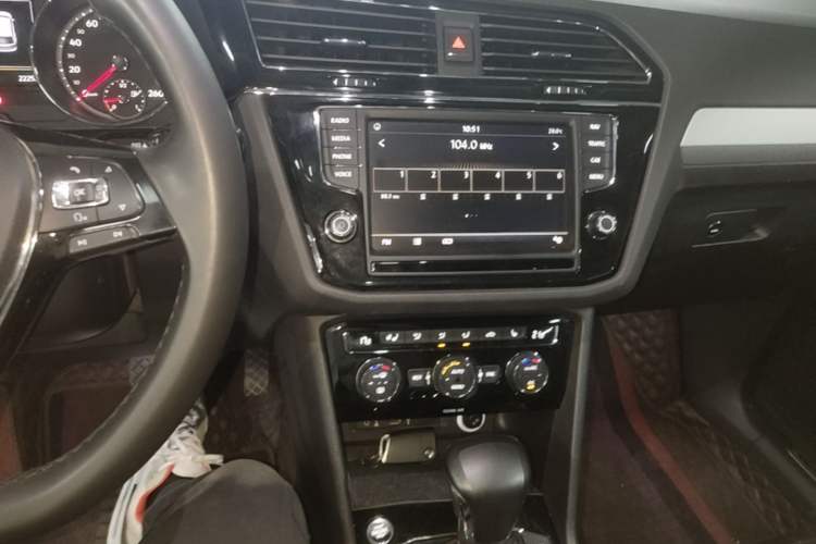 Used Volkswagen Tiguan L 2018 330TSI Automatic Two-Wheel Drive Flagship Edition Audio And AC Panel