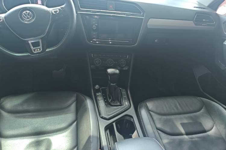 Used Volkswagen Tiguan L 2018 Facelift 330TSI Automatic Two-Wheel Drive Luxury Edition Audio And AC Panel