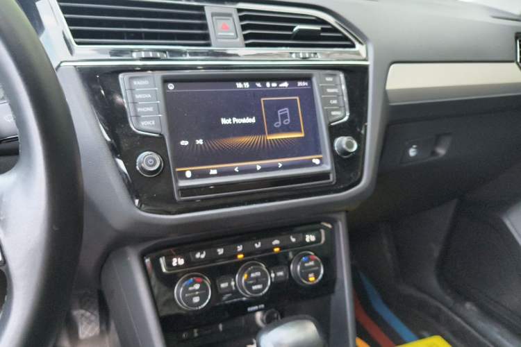 Used Volkswagen Tiguan L 2018 330TSI Automatic Two-Wheel Drive Luxury Edition Audio And AC Panel