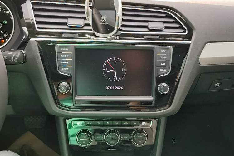 Used Volkswagen Tiguan L 2018 380TSI Automatic All-Wheel Drive Luxury Edition Audio And AC Panel