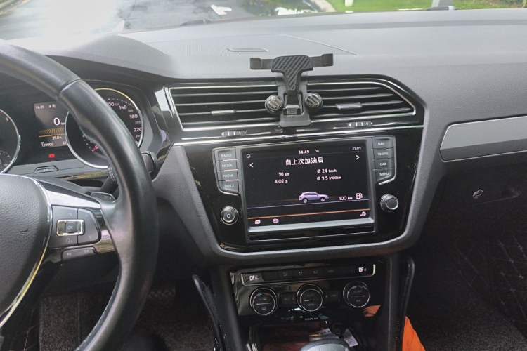 Used Volkswagen Tiguan L 2018 330TSI Automatic Two-Wheel Drive Comfort Edition Audio And AC Panel