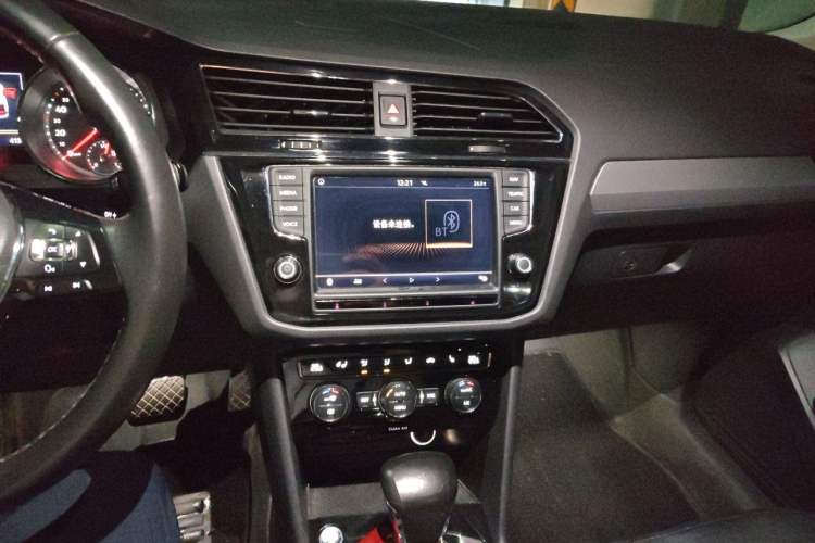 Used Volkswagen Tiguan L 2018 Facelift 330TSI Automatic Two-Wheel Drive Luxury Edition Audio And AC Panel
