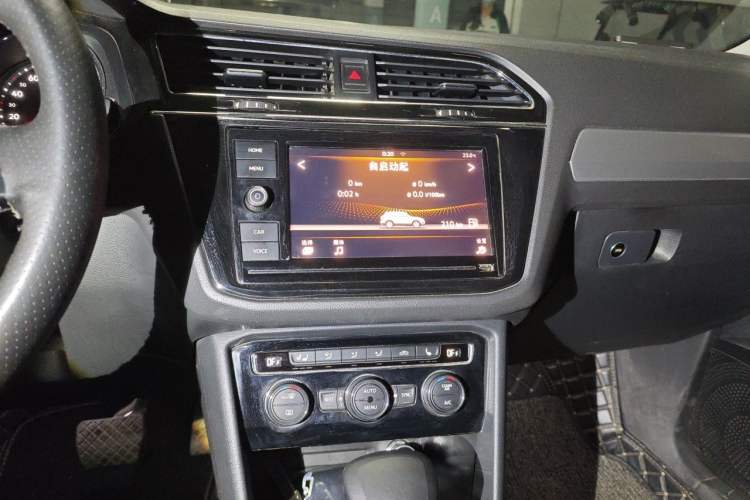 Used Volkswagen Tiguan L 2018 Facelift 330TSI Automatic Two-Wheel Drive Luxury Edition Audio And AC Panel