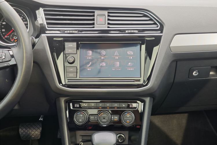 Used Volkswagen Tiguan L 2018 Facelift 330TSI Automatic Two-Wheel Drive Luxury Edition Audio And AC Panel