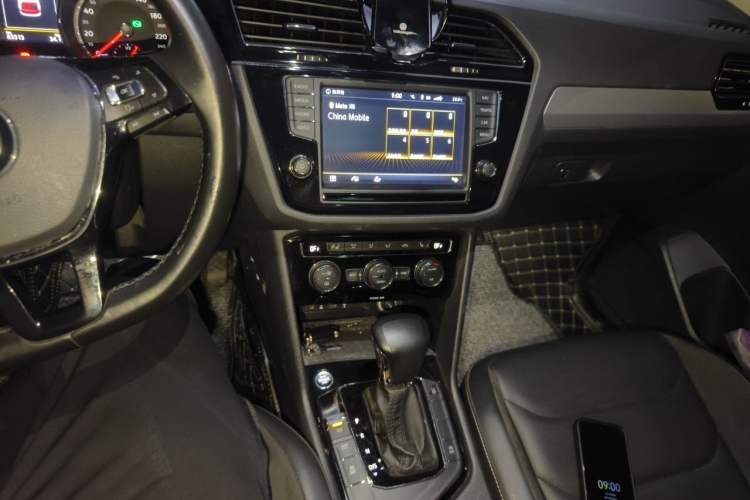 Used Volkswagen Tiguan L 2018 380TSI Automatic All-Wheel Drive Luxury Edition Audio And AC Panel