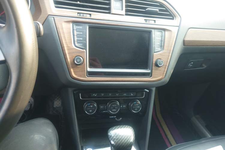 Used Volkswagen Tiguan L 2018 380TSI Automatic All-Wheel Drive Luxury Edition Audio And AC Panel