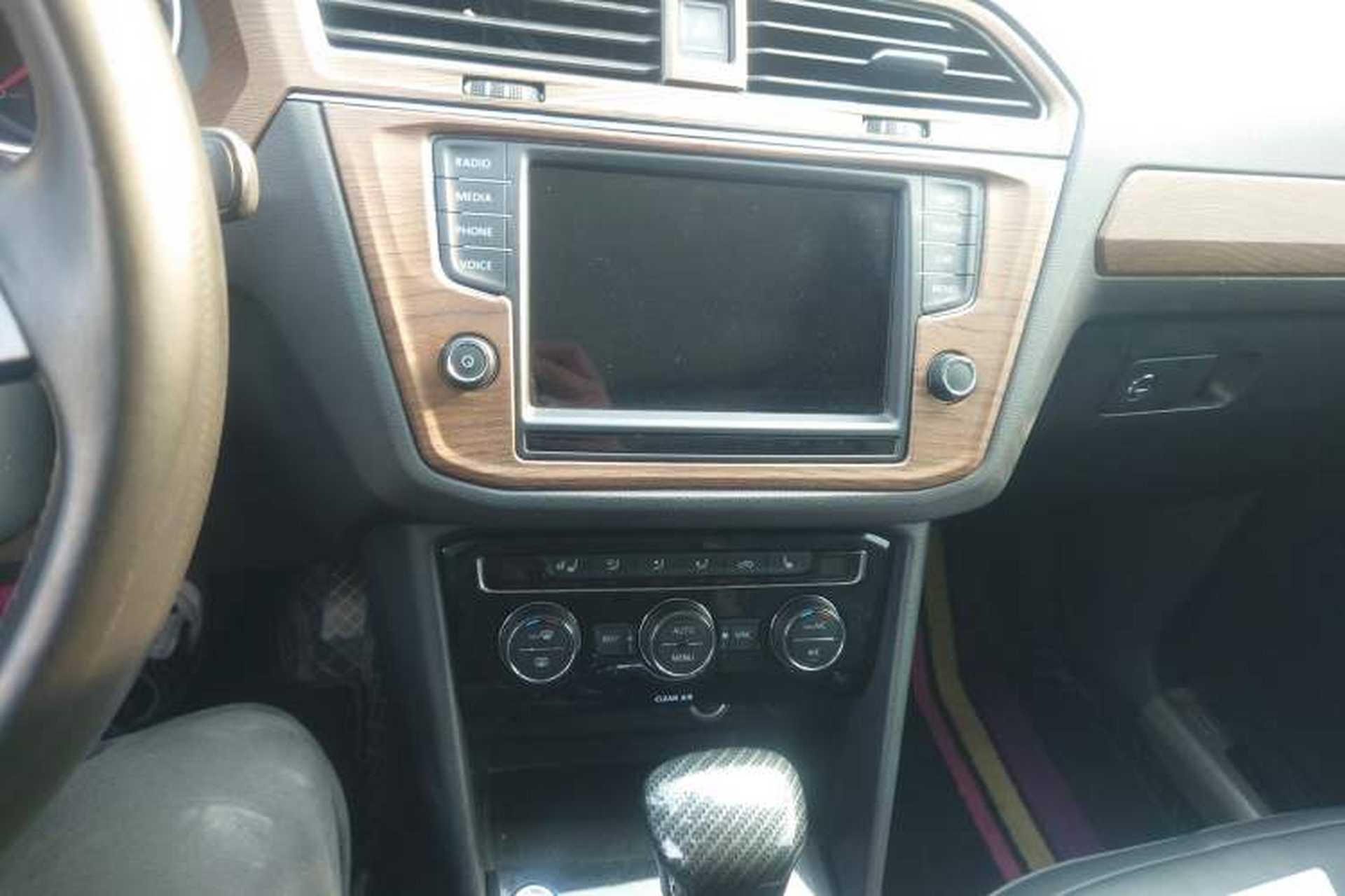 Used Volkswagen Tiguan L 2018 380TSI Automatic All-Wheel Drive Luxury Edition Audio And AC Panel